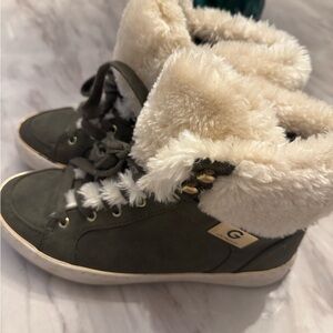 Women’s guess Faux shoes size 7.5 Excellent Condition worn once